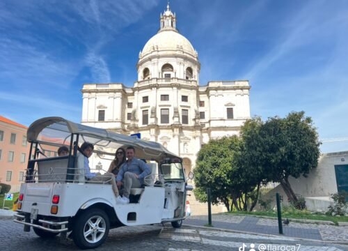 Explorando o Lado Contemporâneo de Lisboa em um Tuk-Tuk